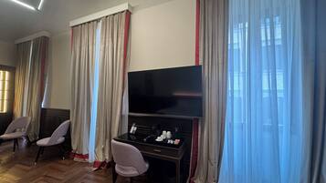 Minibar, caja de seguridad en la habitación, escritorio y wifi gratis