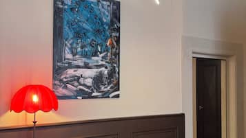Minibar, coffres-forts dans les chambres, bureau, Wi-Fi gratuit