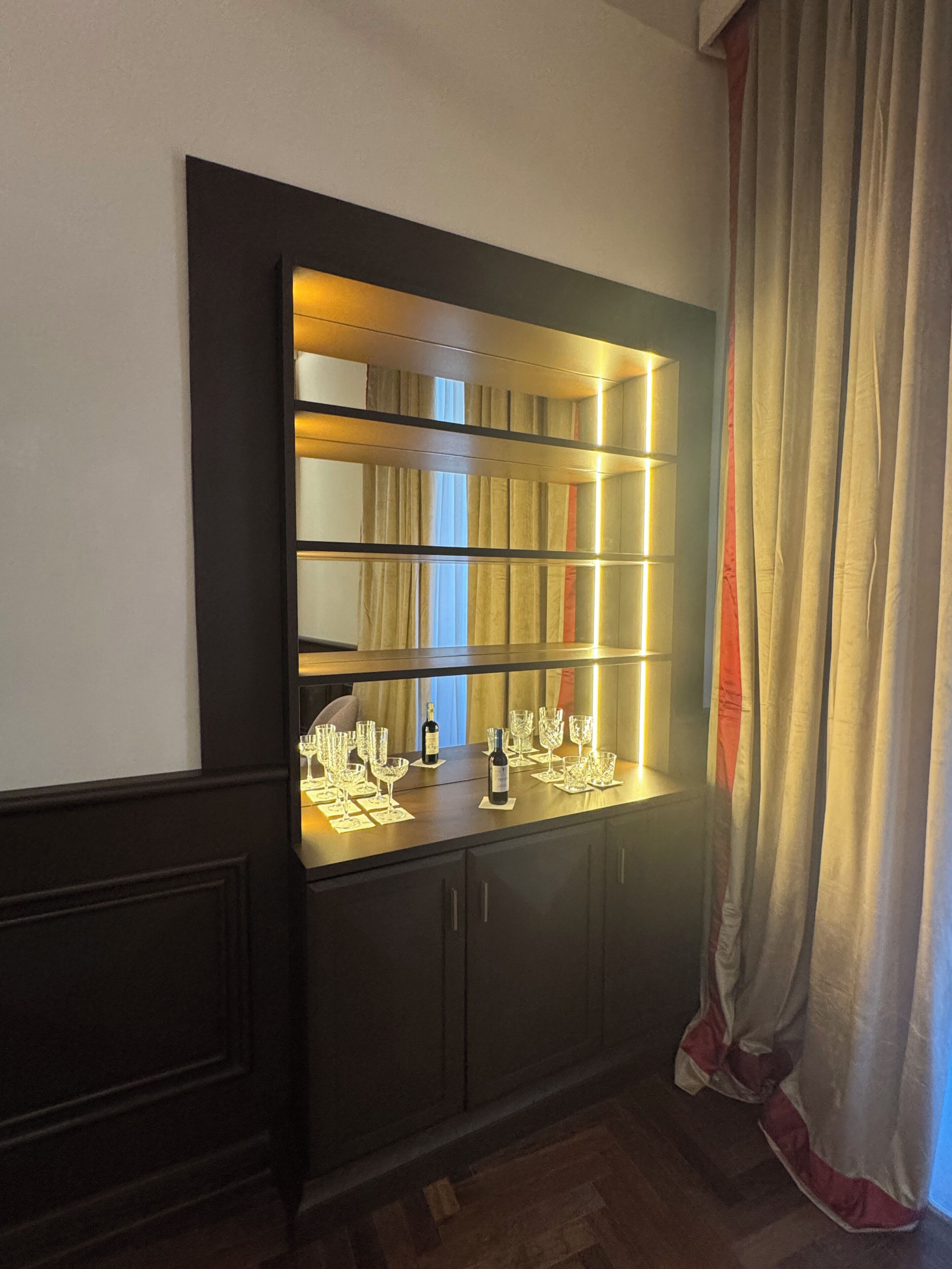 Minibar, caja de seguridad en la habitación, escritorio y wifi gratis 