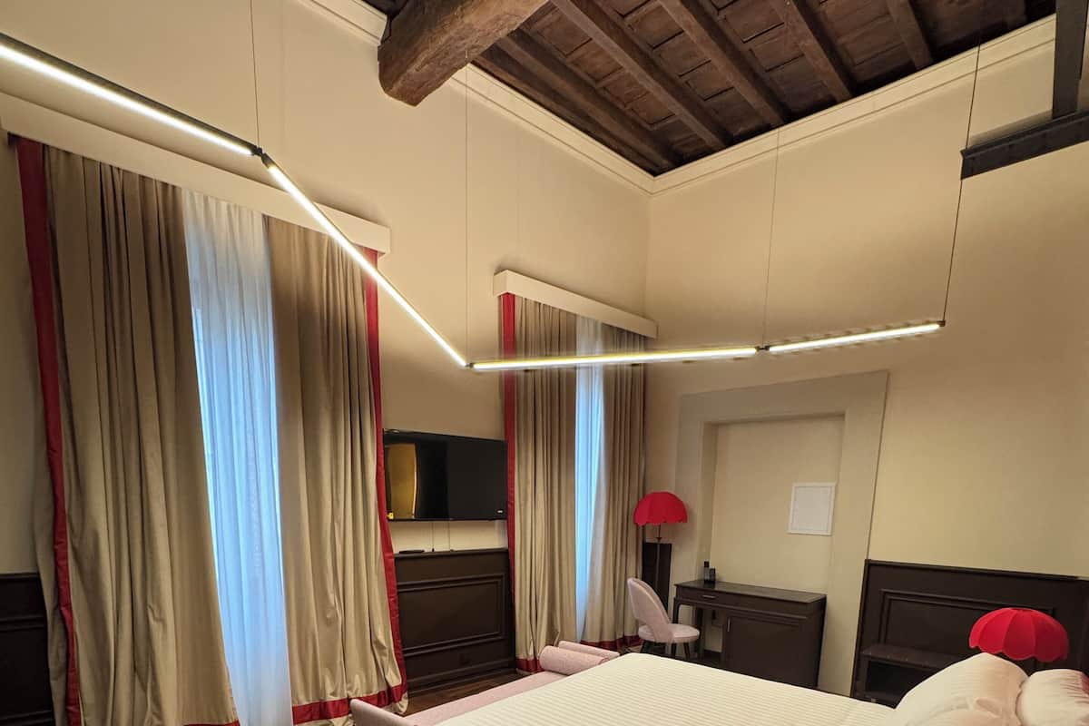 Deluxe Room | Minibar, in-room safe, desk, free WiFi