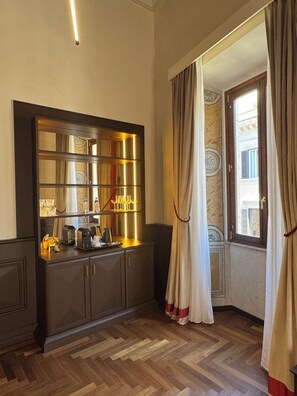Navona Suite | Minibar, caja fuerte, escritorio y wifi gratis
