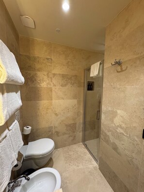 Junior Suite | Bathroom