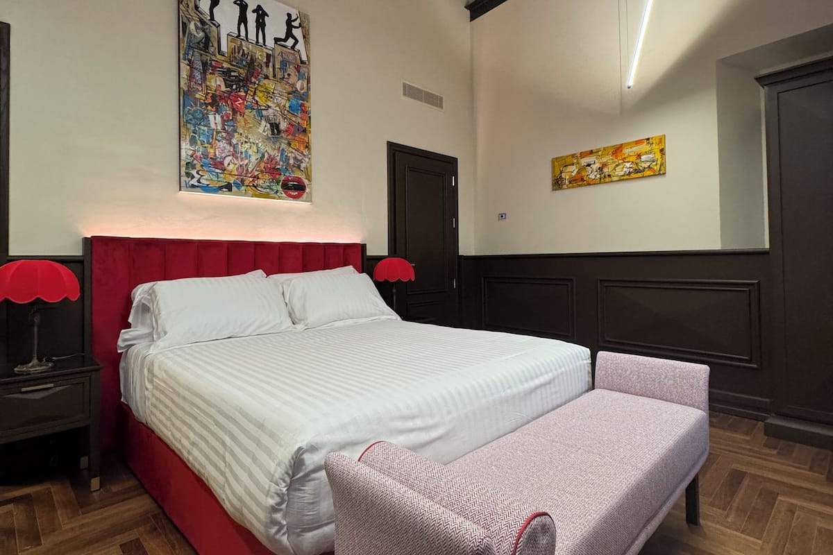 Minibar, coffres-forts dans les chambres, bureau, Wi-Fi gratuit