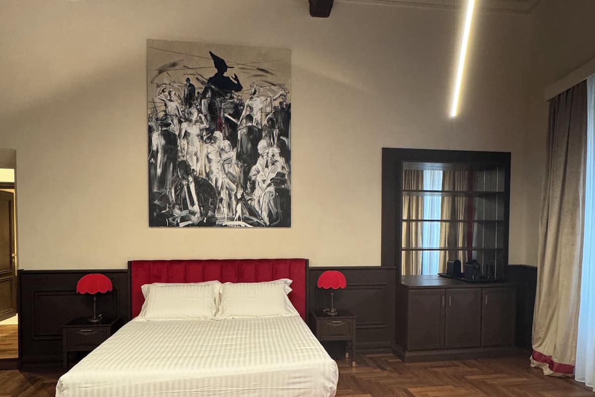 Minibar, coffres-forts dans les chambres, bureau, Wi-Fi gratuit