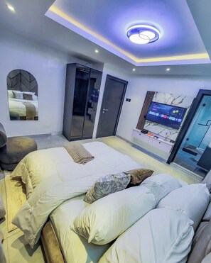 Economy Room, Balcony, City View | Desk, laptop workspace, blackout drapes, soundproofing - Robanor Hotel  (Benin City)