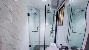 經濟客房, 陽台, 城市景觀 | 浴室 | 免費盥洗用品、吹風機、毛巾、肥皂
