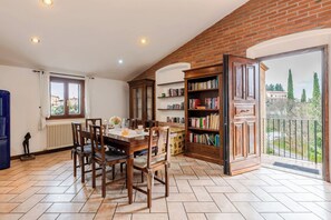 Interior - Wonderful  villa for 6 people with WIFI, A/C, TV, balcony and panoramic view (Perugia)