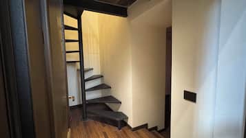 Luxury Apartment Navona | Minibar, una cassaforte in camera, una scrivania, Wi-Fi gratuito