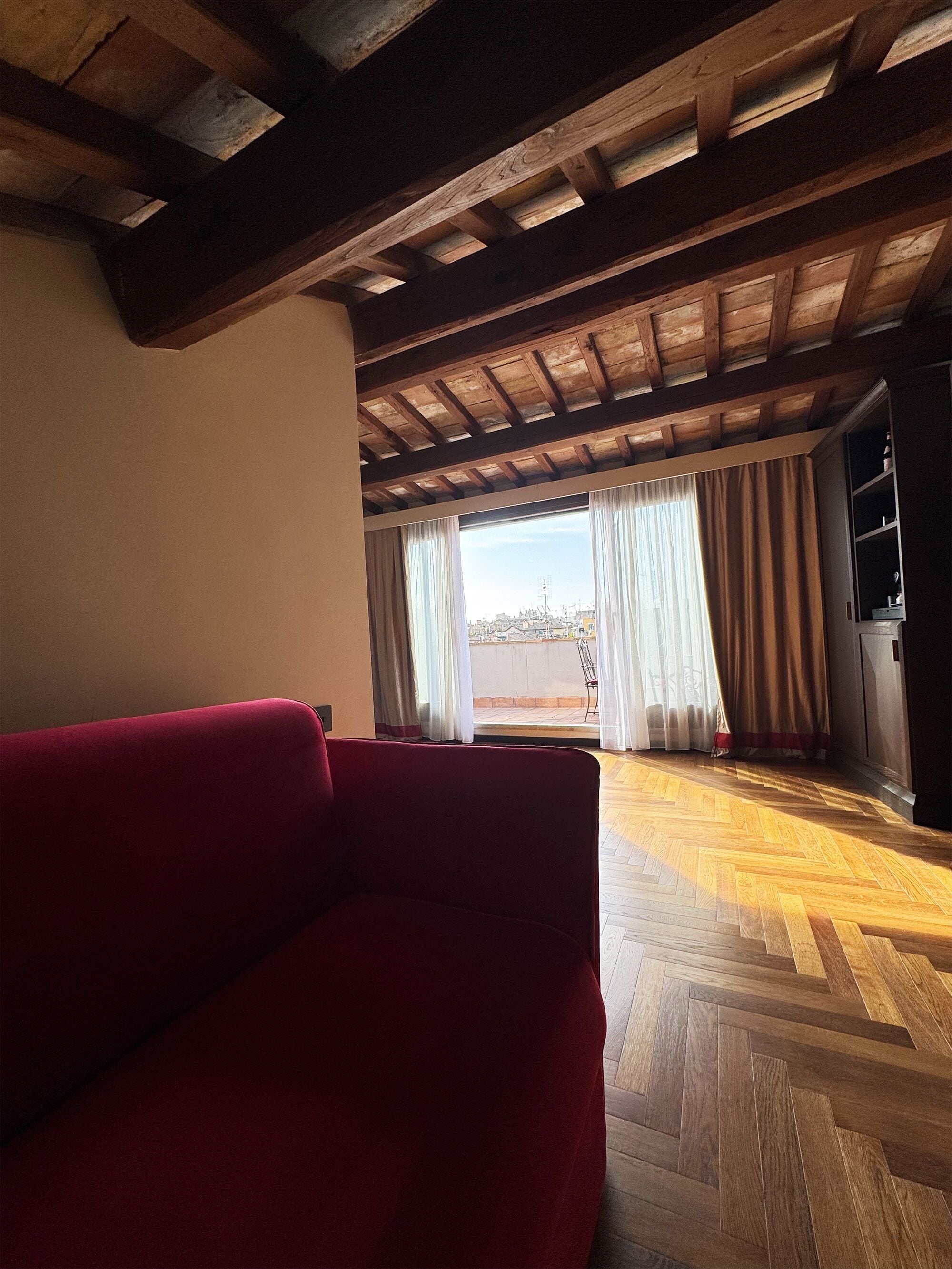 Minibar, in-room safe, desk, free WiFi