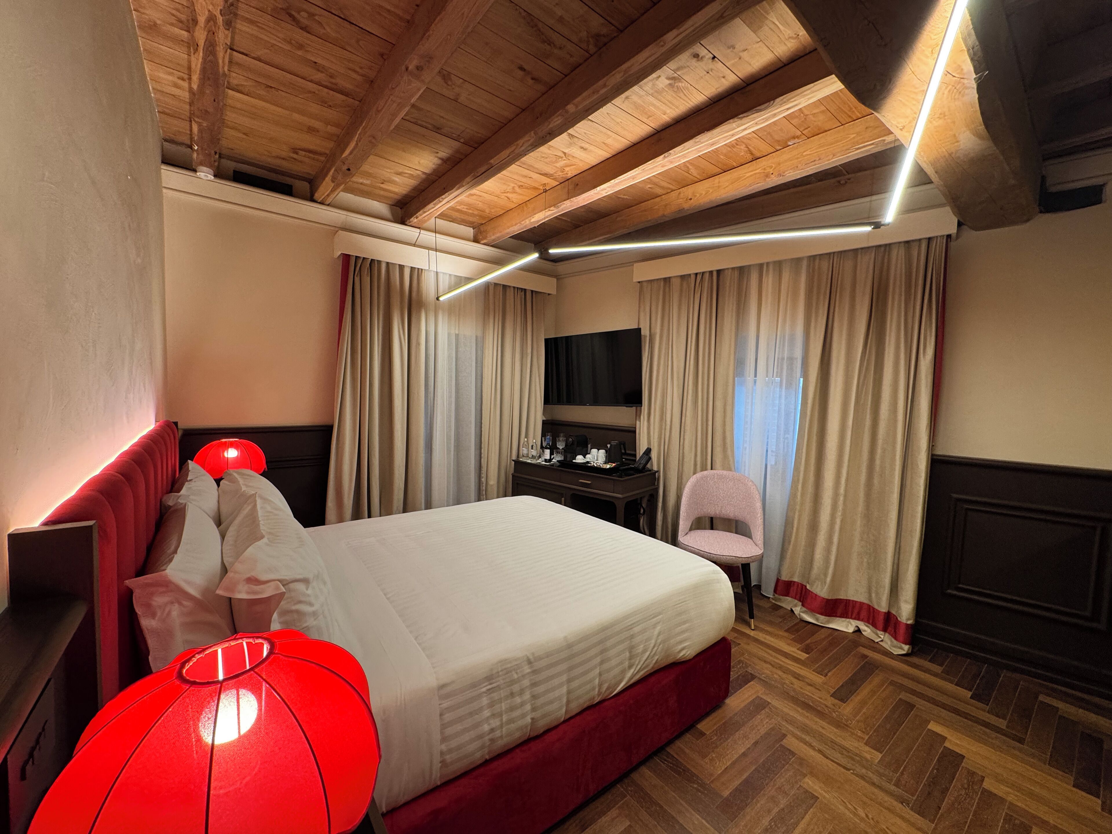 Deluxe-Zimmer | Minibar, Zimmersafe, Schreibtisch, kostenloses WLAN