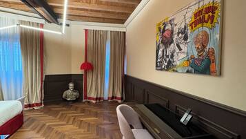 Vatican Suite with Rooftop | Minibar, Zimmersafe, Schreibtisch, kostenloses WLAN