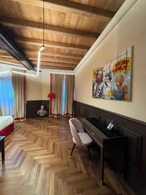 Vatican Suite with Rooftop | Minibar, Zimmersafe, Schreibtisch, kostenloses WLAN