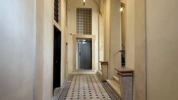 Luxury Apartment Navona | Minibar, in-room safe, desk, free WiFi