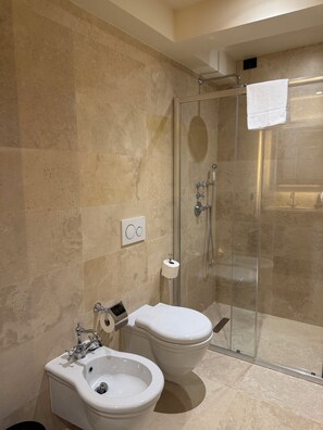 Vatican Suite with Rooftop | Bathroom