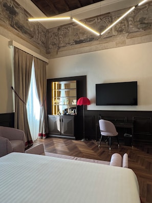 Art Suite | Minibar, in-room safe, desk, free WiFi - Palazzo Gambirasi Aparthotel Roma (Rome)