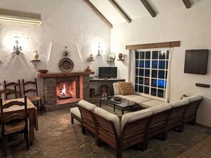Smart TV, fireplace, books, stereo - Casa Zahora - extended families' first choice! (Cádiz)