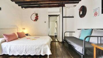 Ferros/tábuas de passar roupa, Wi-Fi, roupa de cama