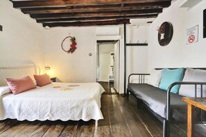 Ferros/tábuas de passar roupa, Wi-Fi, roupa de cama