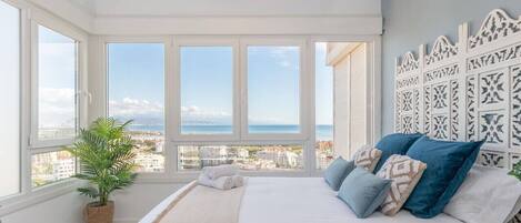 Bureau, fer et planche à repasser, Wi-Fi, draps fournis