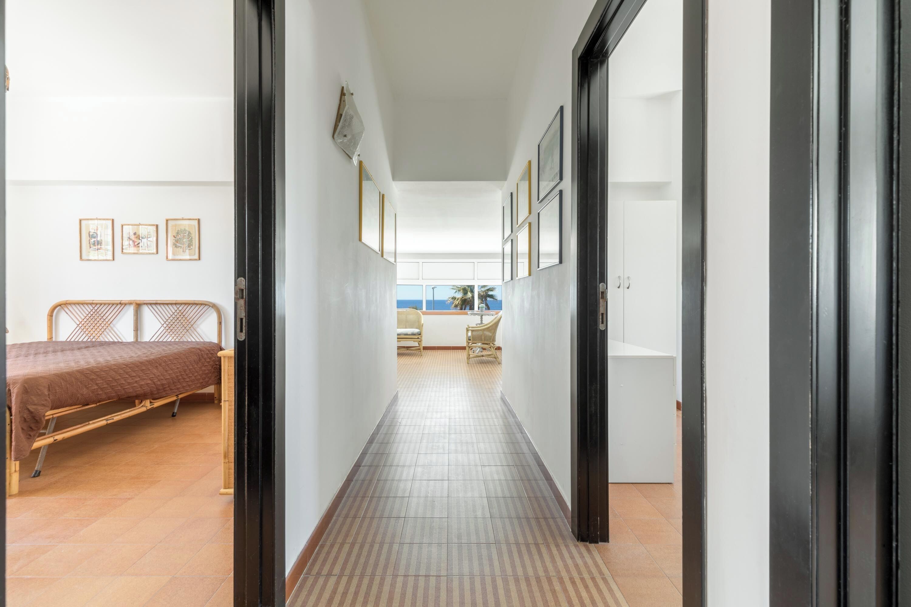 4 bedrooms, internet, bed sheets