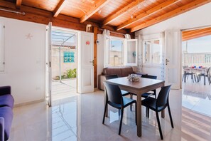 Interior - Villetta Solmare by BarbarHouse (Torre Lapillo)