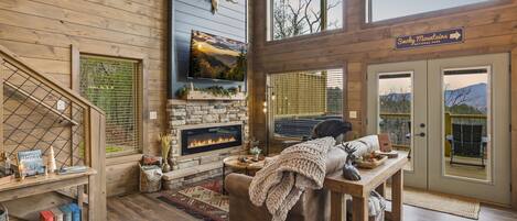 智能電視、壁爐、電子遊戲