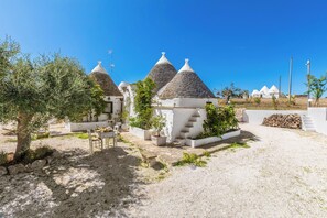 Exterior - Trulli Claudia by Perle di Puglia (Martina Franca)