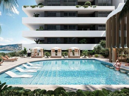 Luxury Central Gosford Apartment. Sweeping water views, pool and secure parking