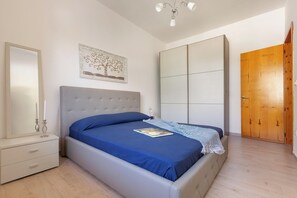 2 chambres, fer et planche à repasser