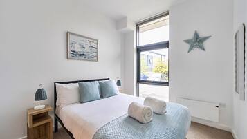 2 bedrooms, desk, iron/ironing board, WiFi