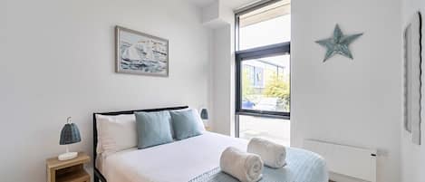 2 Schlafzimmer, Schreibtisch, Bügeleisen/Bügelbrett, WLAN