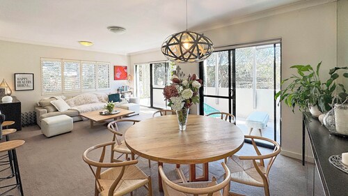 Spacious, lush, quiet one bedroom apartment next to RNSH