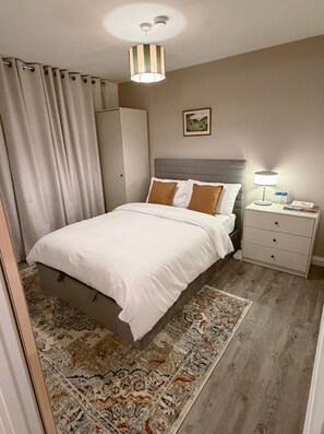 3 dormitorios, tabla de planchar con plancha, wifi y ropa de cama