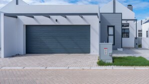 Exterior - Modern 2-Bedroom Home in Langebaan, Solar Power, Braai & Near Beach (Langebaan)