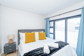 2 bedrooms, iron/ironing board, free WiFi, bed sheets - Modern 2-Bedroom Home in Langebaan, Solar Power, Braai & Near Beach (Langebaan)