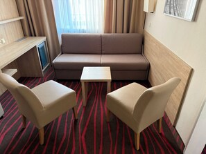 Quadruple Room | Living area