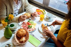 Café da manhã com buffet todos os dias mediante uma taxa