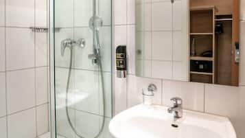 Single Room City (without air conditioning) | Bathroom | Hair dryer, towels, toilet paper