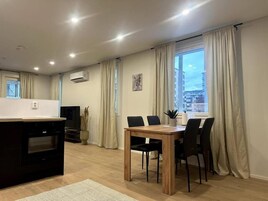 Apartamento estándar, vistas a la ciudad | Restauración