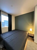 Apartamento estándar, vistas a la ciudad | Cortinas opacas y sistema de insonorización