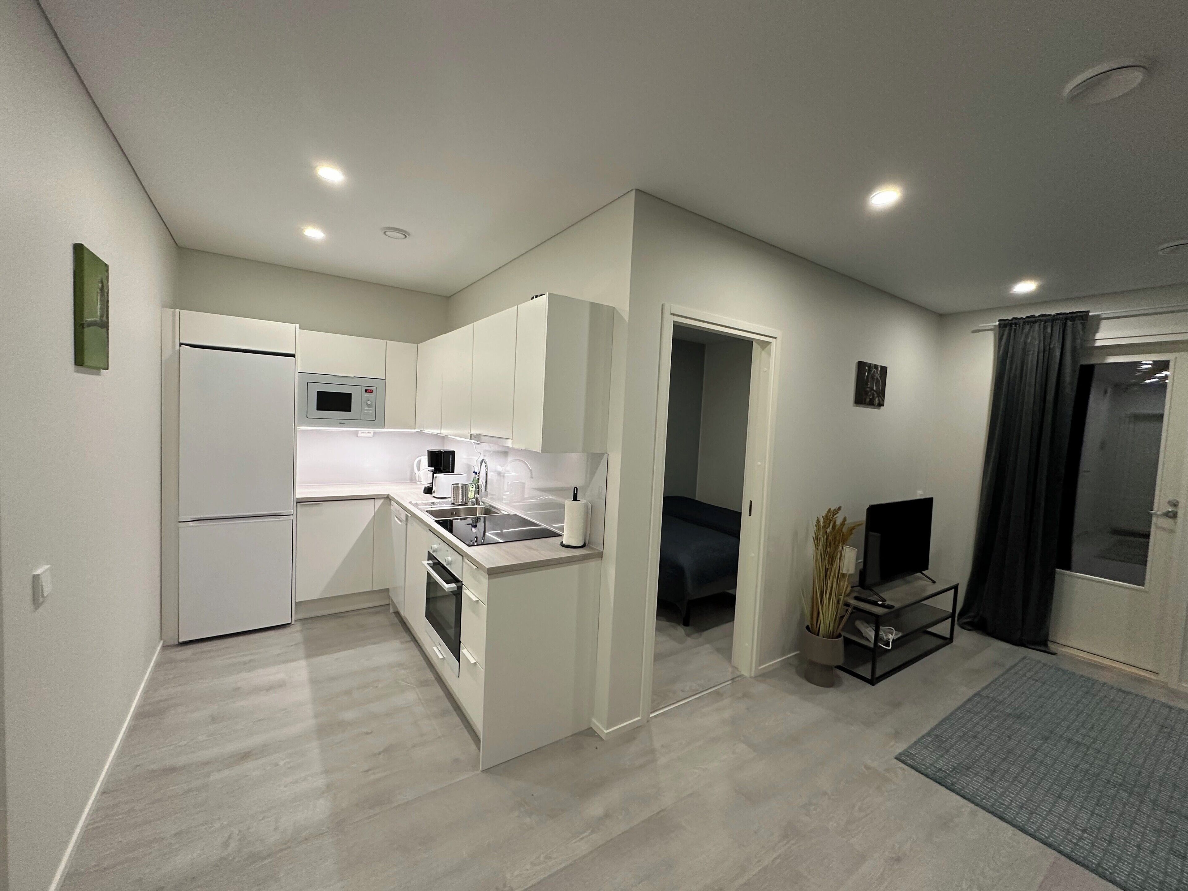 Apartment | Private kitchen | Full-sized fridge, microwave, oven, stovetop