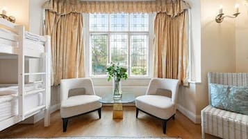 5 bedrooms, iron/ironing board, free WiFi, bed sheets