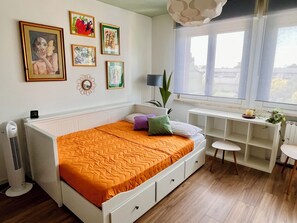 Escrivaninha, Wi-Fi de cortesia, roupa de cama