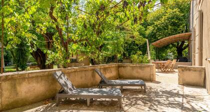 Room 'Marthe' with shared terrace, private garden and air conditioning