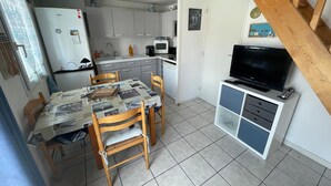 Dining - Holiday home with pool, close to beach - La Tranche-sur-Mer (La Tranche-sur-Mer)