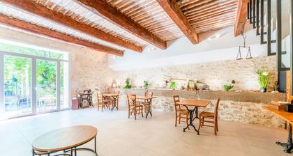 Chambre 'Monique' avec terrasse partagée, jardin privé et climatisation