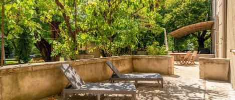 屋外ダイニングエリア