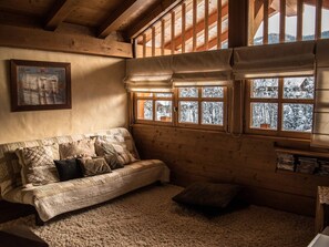 TV - Luxury Chalet in Megève - 5 min from Slopes, 5 Bedrooms, 10 Guests (Megève)