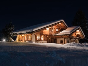 Exterior - Luxury Chalet in Megève - 5 min from Slopes, 5 Bedrooms, 10 Guests (Megève)