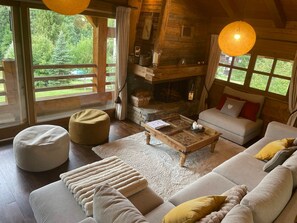 TV - Luxury Chalet in Megève - 5 min from Slopes, 5 Bedrooms, 10 Guests (Megève)